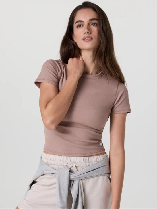 Vuori Tops - Vuori Pose Fitted Short Sleeve Tee